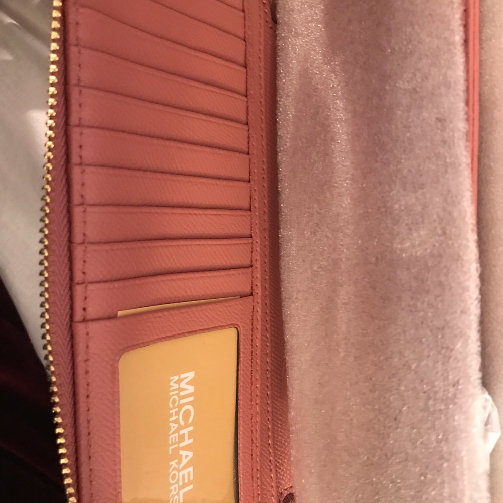Michael Kors Crossgrain Continental Wristlet NWT - Picture 4 of 8